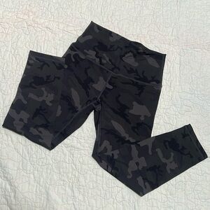 Zyia forest camo luxe hi-rise capri. 20”